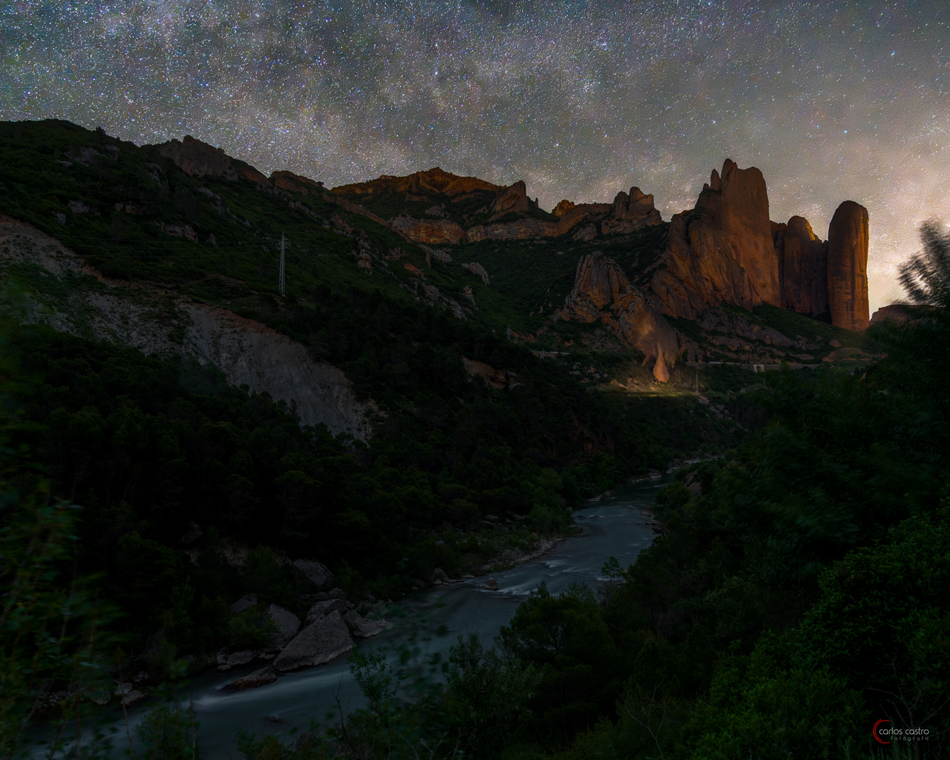 mallos de riglos de noche