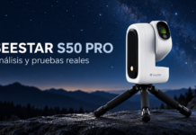 Seestar S50 Pro: an谩lisis completo, pruebas y mi opini贸n Ilustraci贸n del telescopio Seestar S50 Pro sobre un paisaje nocturno para la review de Carlos Castro Fot贸grafo
