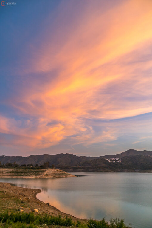 pantano-viñuela-atardecer