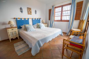 Dormitorio Casa Rural Canillas de Aceituno (Málaga)