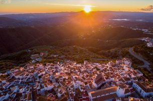 Atardecer en Canillas de Aceituno a vista de pájaro